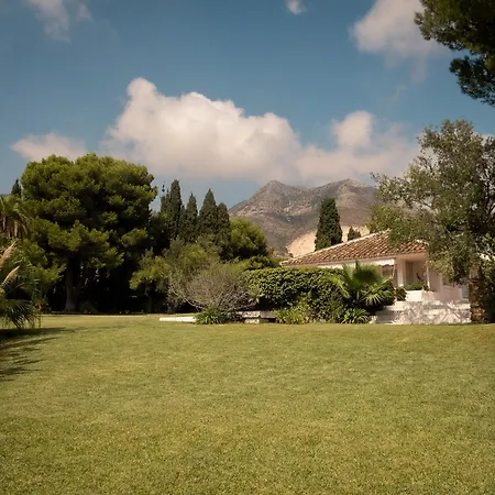 Вилла 7,000 Sqm Luxurious Villa With Panoramic Sea Views Multiple Gardens & Two Pools *
