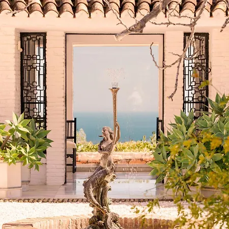 Вилла 7,000 Sqm Luxurious Villa With Panoramic Sea Views Multiple Gardens & Two Pools *