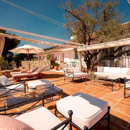 7,000 Sqm Luxurious Villa With Panoramic Sea Views Multiple Gardens & Two Pools Бенальмадена