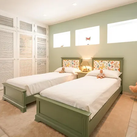 Вилла 7,000 Sqm Luxurious Villa With Panoramic Sea Views Multiple Gardens & Two Pools