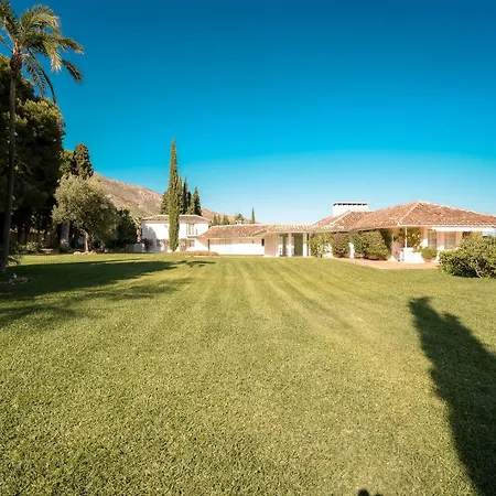 7,000 Sqm Luxurious Villa With Panoramic Sea Views Multiple Gardens & Two Pools Вилла *