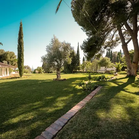 Вилла 7,000 Sqm Luxurious Villa With Panoramic Sea Views Multiple Gardens & Two Pools *