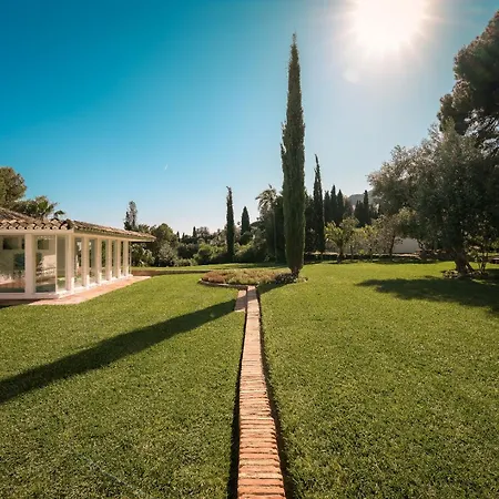 7,000 Sqm Luxurious Villa With Panoramic Sea Views Multiple Gardens & Two Pools Бенальмадена